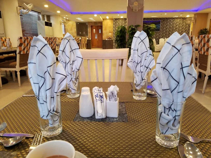 Food & Drinks 5, Hotel Royal Lahore, Lahore