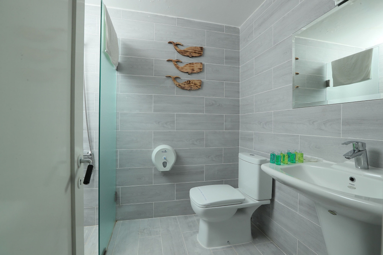 Bathroom 4, Cimer Saframarine Beach Resort, Kasrouane