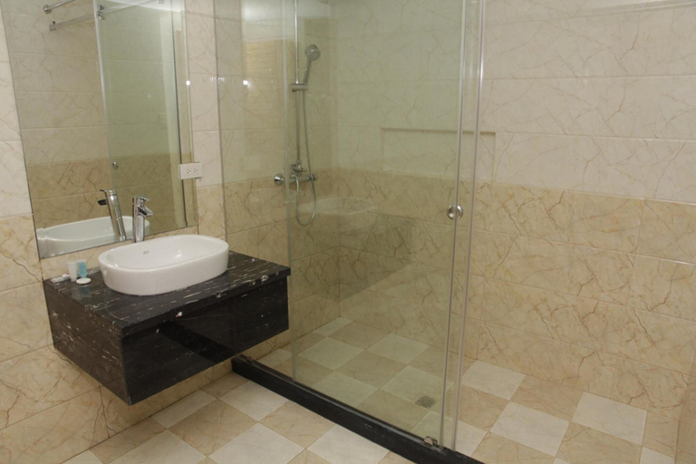 Bathroom 4, Sun Star Grand Hotel, Manila City
