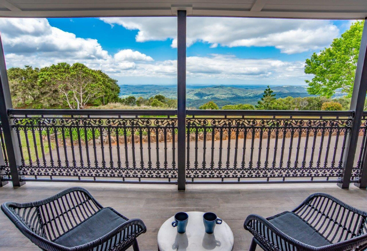 Exterior & Views 6