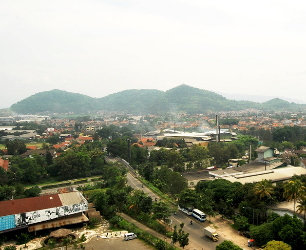 Exterior & Views 11
