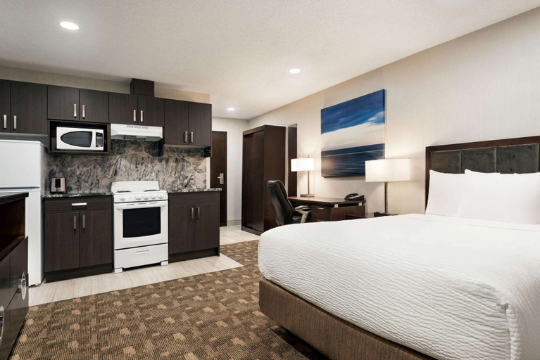Bedroom 3, Days Inn by Wyndham Wainwright, Division No. 7