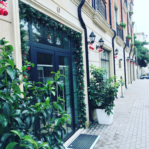 Exterior & Views