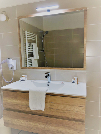 Bathroom 3, Auberge du Porche, Gironde