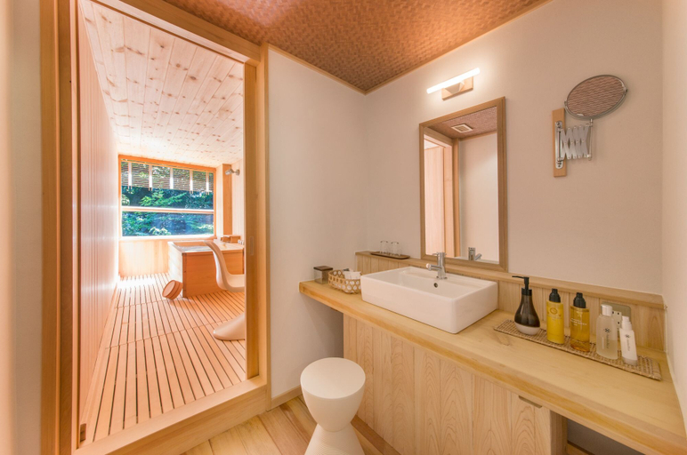 Bathroom 5, Araya Totoan, Kaga