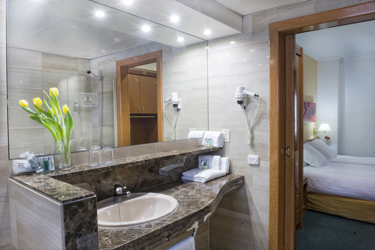 Bathroom 5, Acacia Suite, Barcelona