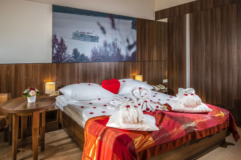 Bedroom 3, Royal Club Hotel, Szentendre