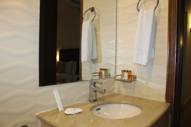Bathroom 4, Hotel Royal Lahore, Lahore