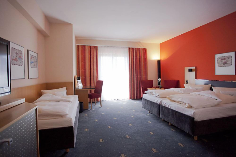 Bedroom 2, Hotel Theresientor, Straubing