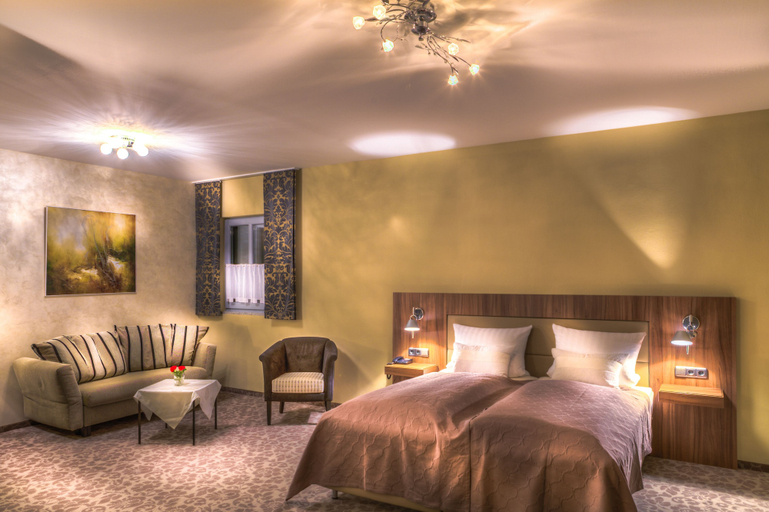 Bedroom 4, Hotel Glutschaufel, Neustadt an der Waldnaab