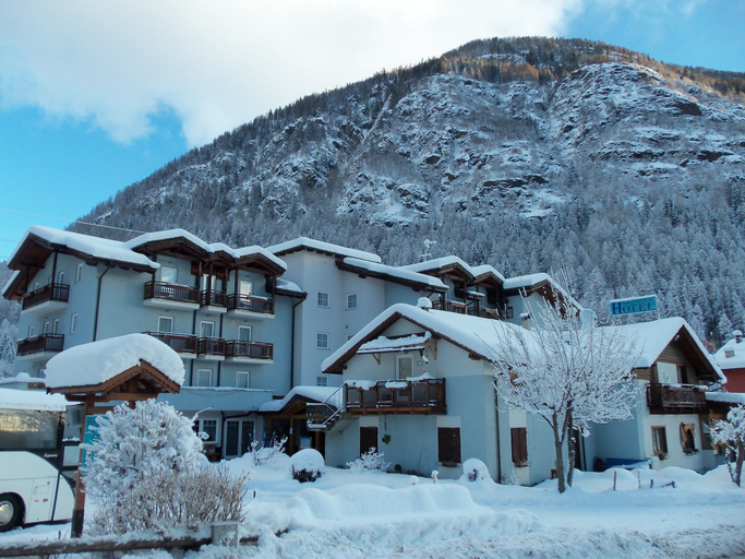 Exterior & Views 2, Hotel Santoni, Trento