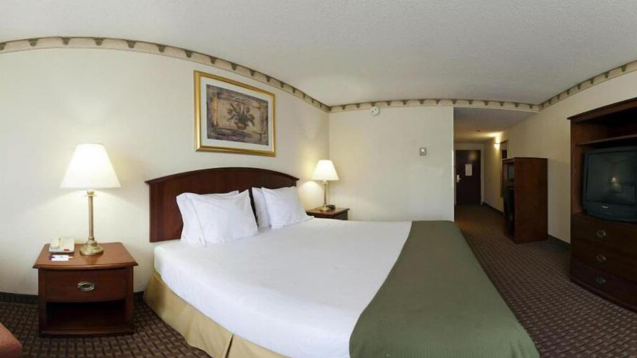 Bedroom 5, Holiday Inn Express & Suites NORTH EAST, Cecil