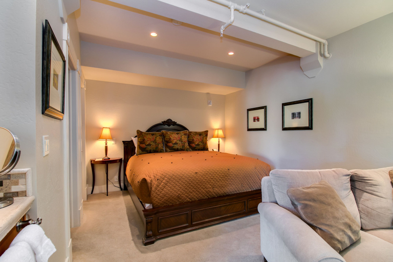 Bedroom 2, Winchester Inn, Jackson
