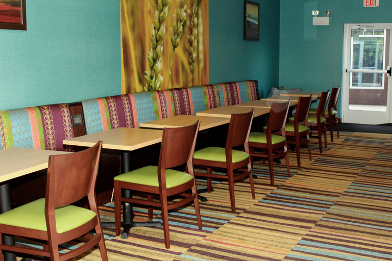 Food & Drinks 5, Fairfield Inn & Suites by Marriott Fairmont, Marion