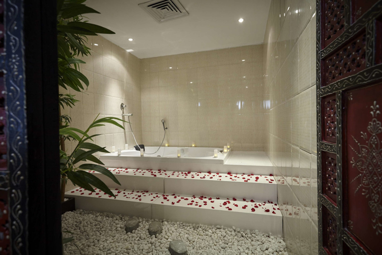 Bathroom 5, Turyaa Chennai, Chennai