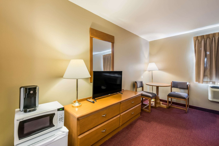 Others 5, Econo Lodge Rice Lake, Barron