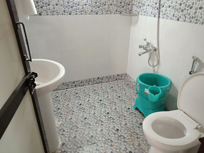 Bathroom 3, Camp Kasbah Bir Resort, Kangra