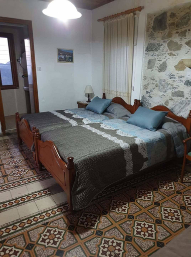 Bedroom 3, Two Flowers Hotel