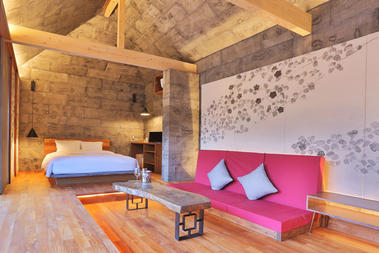 Bedroom 1, Kawasemi no su, Nago