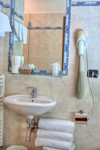 Bathroom 3, Hotel Torcolo, Verona