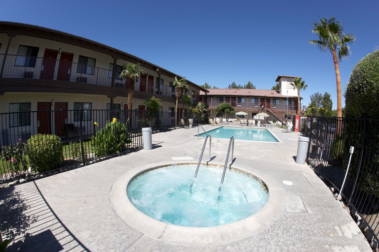 Sport & Beauty 5, Palms Inn & Suites, Los Angeles