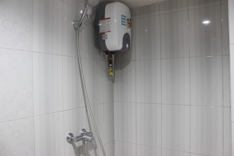 Bathroom 5, Compact 2BR @ Galeri Ciumbuleuit 2 Apartment near Dago By Travelio, Bandung