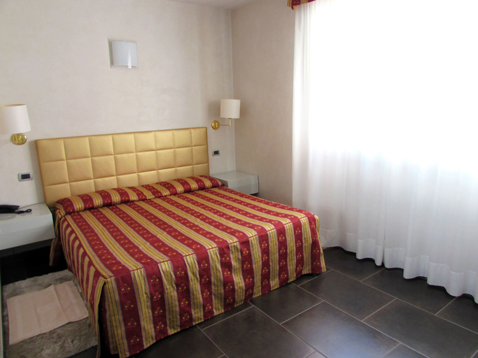 Bedroom 2, Hotel Dante Residence, Mantua
