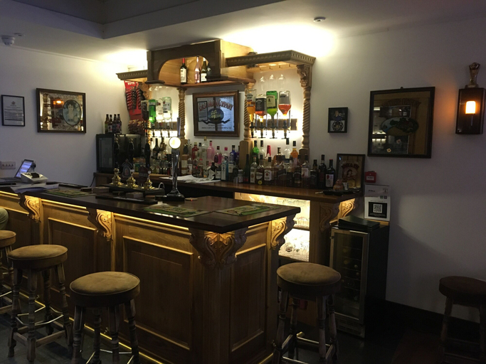 Food & Drinks 4, Melford House, Hampshire