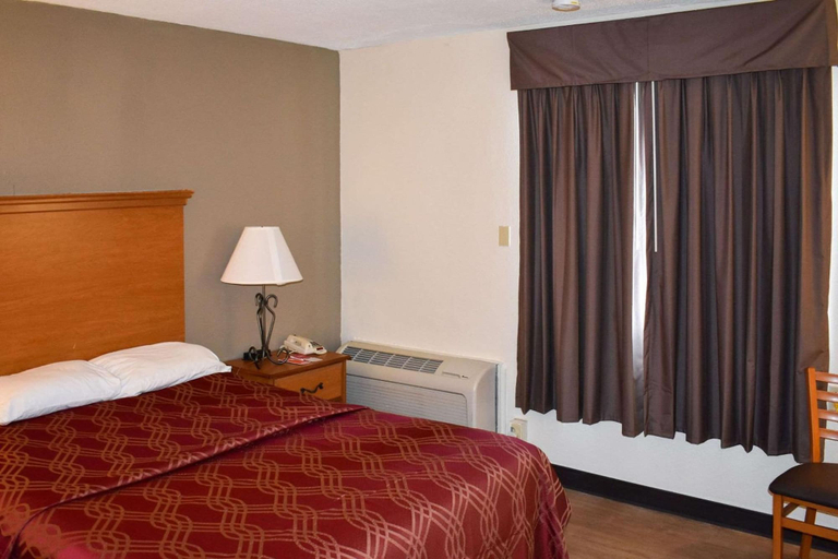 Bedroom 2, MHO Hotel Bordentown, Burlington