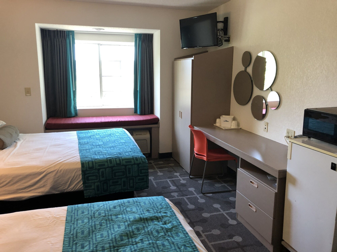 Bedroom 3, Red Lion Inn & Suites Elk Grove Village, Cook