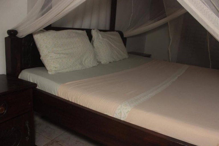 Bedroom 3, Travellers Paradise Diani - Hostel, Msambweni