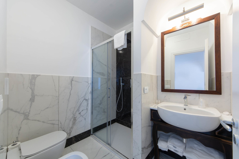 Bathroom 4, Villa Amore, Salerno