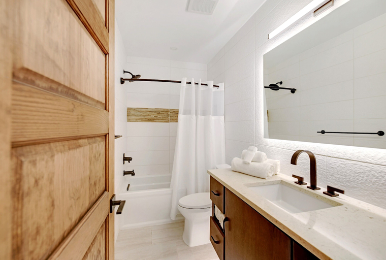 Bathroom 5, Bali Hai Beachfront Resort and Spa, Manatee