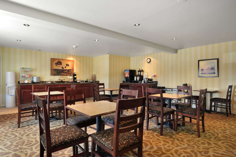 Food & Drinks 5, Travelodge by Wyndham Simcoe, Haldimand-Norfolk