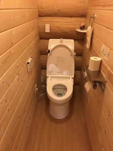 Bathroom 4, Kitutuki Canadian Club, Tōyako