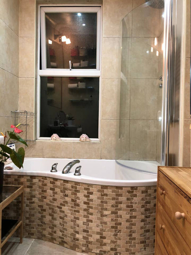 Bathroom 2, Double bedroom near Heathrow, London