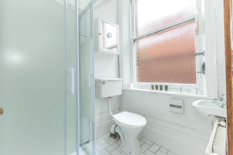Bathroom, Spacious 1BR Period Apartment Hampstead, London