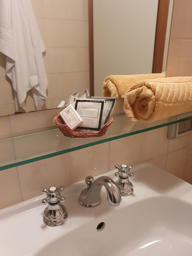 Bathroom 4, Le Tre Isole, Perugia