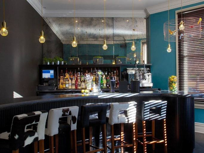 Food & Drinks 5, The Lodge Hotel - Putney, London