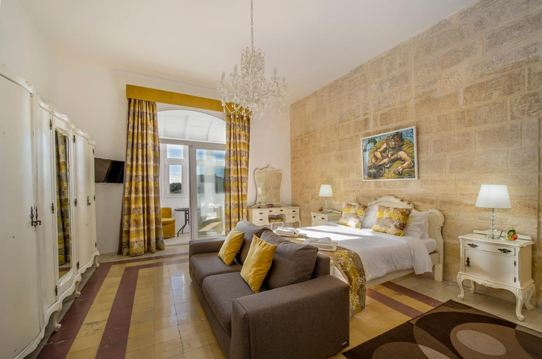 Bedroom 5, Point de Vue