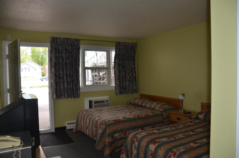 Bedroom 4, Coachman Inn, Division No. 6