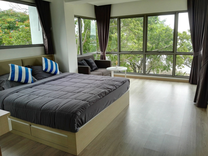 Bedroom 4, Sonrisa Sriracha, Si Racha