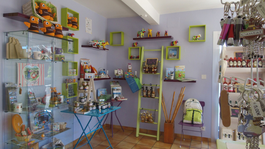 Food & Drinks 4, VVF Cantal Salers Vendes, Bassignac, Cantal