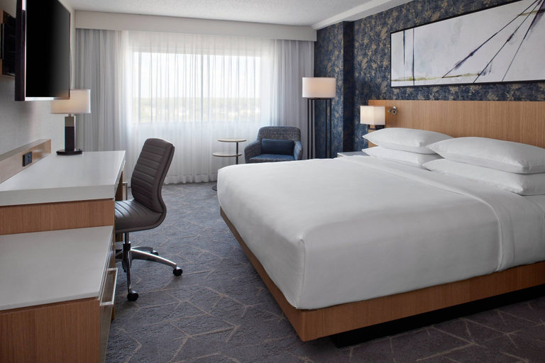 Bedroom 4, Delta Hotels by Marriott Saskatoon Downtown, Division No. 11