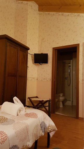 Bedroom 3, Hotel Capitelli, Trieste