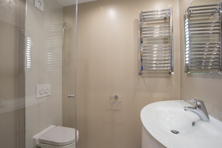 Bathroom 5, Adrion Aparthotel, Pula