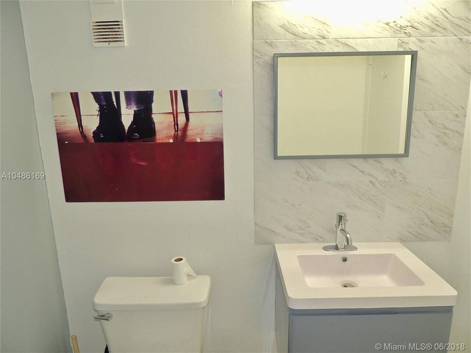 Bathroom 4, Wow Condo, Middle of South Beach, Block From Ocean, Miami-Dade