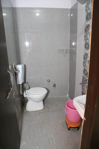 Bathroom 4, Hotel Shri Karani Vilas, Chittaurgarh