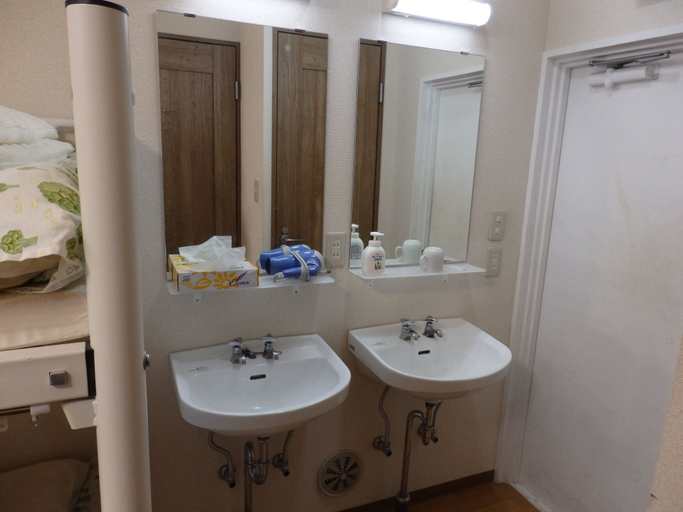 Bathroom 5, Backpacker's Mini House - Hostel, Chiyoda