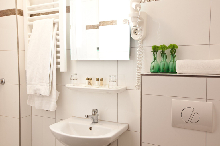 Bathroom 5, Hotel ARENA am Zoo by ANS, Frankfurt am Main